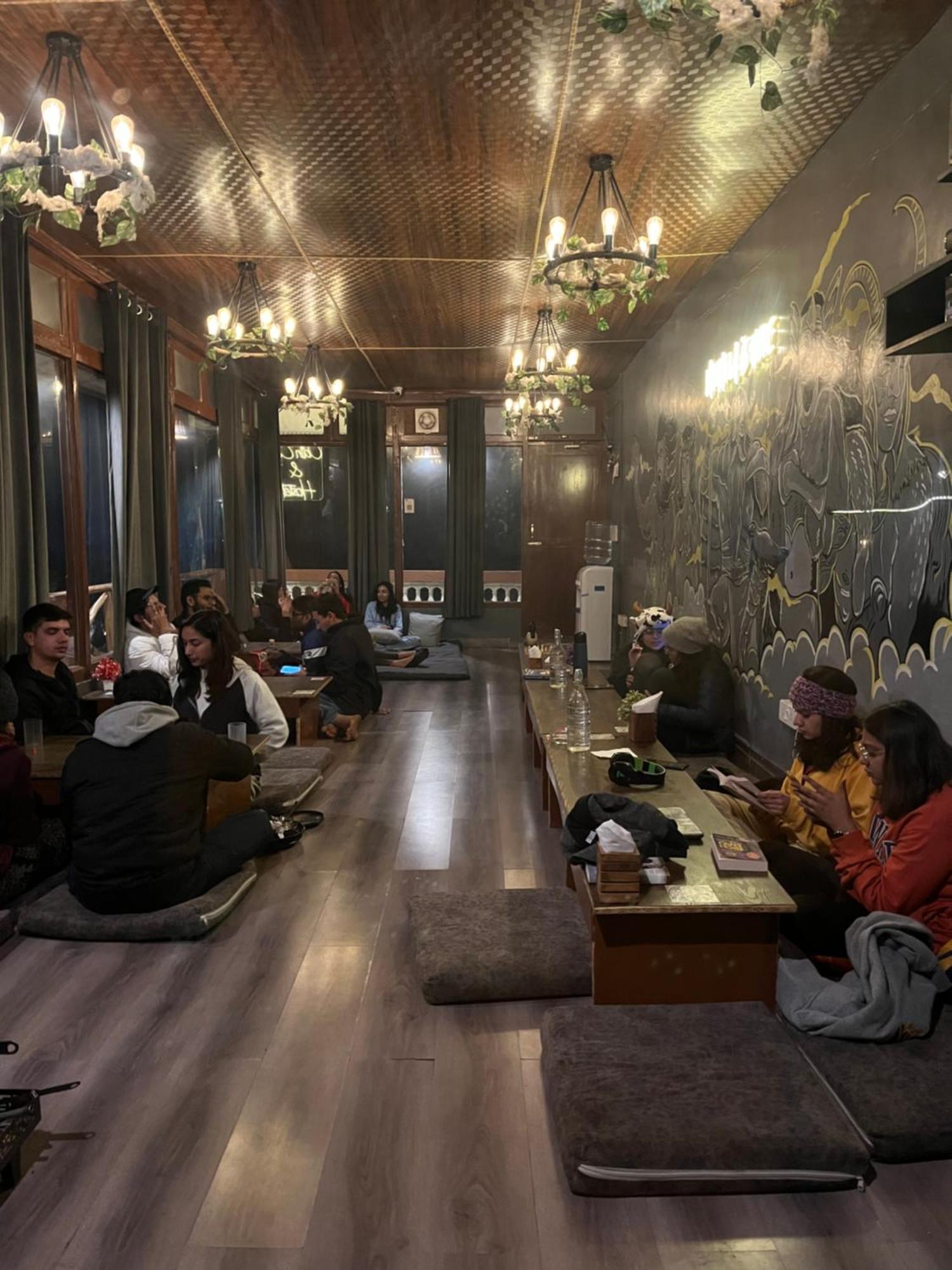 Odin Hostel Shoja Eksteriør bilde